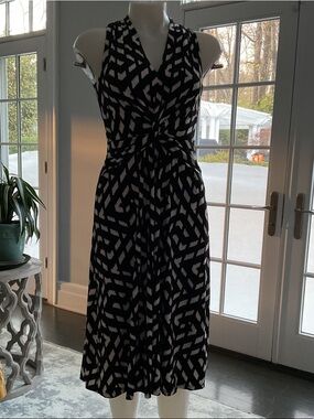 White House Black Market Black & White Knot-Front Sleeveless Midi Dress